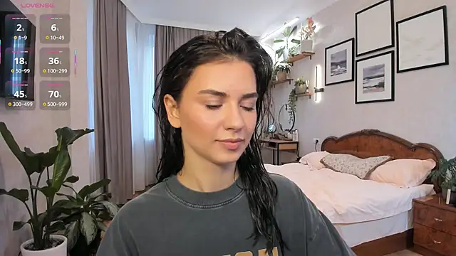 Snapshot of NicoleLuv chatting on October 13, 2025, 1:11 pm NicoleLuv online show from October 13, 2025, 1:11 pm