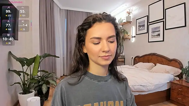 Snapshot of NicoleLuv chatting on November 14, 2025, 1:43 pm NicoleLuv online show from November 14, 2025, 1:43 pm