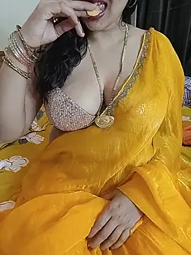 Snapshot of kaamuk_shweta chatting on July 20, 2026, 10:39 am kaamuk shweta online show from July 20, 2026, 10:39 am