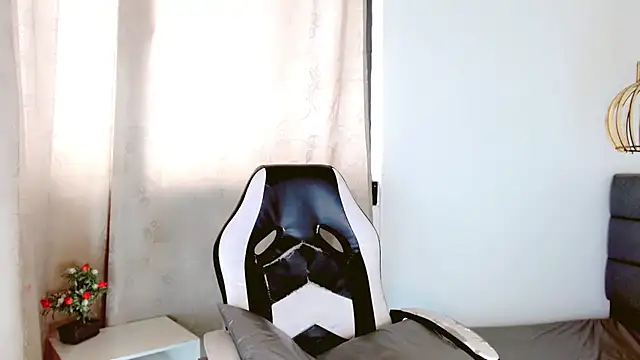 Oriana braom online show from February 21, 2025, 8:05 pm