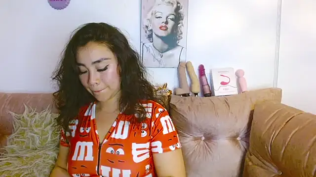 hinataleecs online show from January 5, 2025, 4:25 am