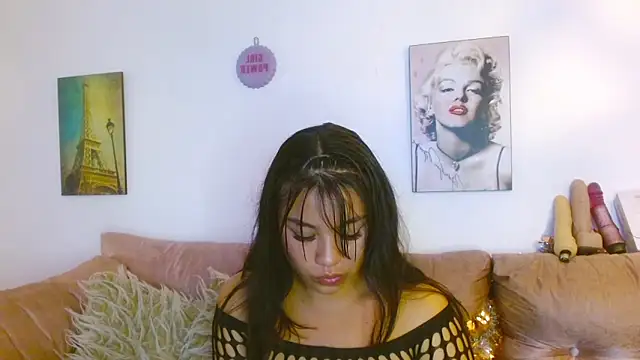 hinataleecs online show from January 21, 2025, 12:18 pm