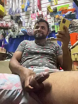 Snapshot of Sheik_z_o chatting on November 3, 2025, 9:38 pm Sheik z o online show from November 3, 2025, 9:38 pm