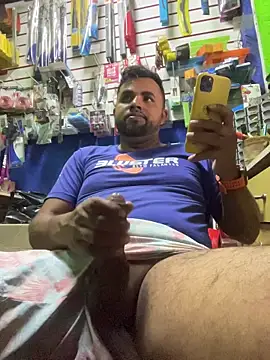 Snapshot of Sheik_z_o chatting on November 11, 2025, 7:36 pm Sheik z o online show from November 11, 2025, 7:36 pm