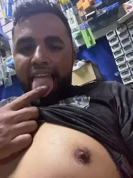 Snapshot of Sheik_z_o chatting on November 25, 2025, 11:38 pm Sheik z o online show from November 25, 2025, 11:38 pm