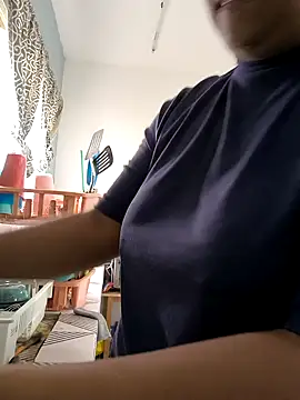 Snapshot of EmpaticBolillo chatting on February 5, 2026, 9:19 pm EmpaticBolillo online show from February 5, 2026, 9:19 pm