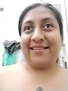 Snapshot of EmpaticBolillo chatting on April 8, 2026, 12:10 am EmpaticBolillo online show from April 8, 2026, 12:10 am