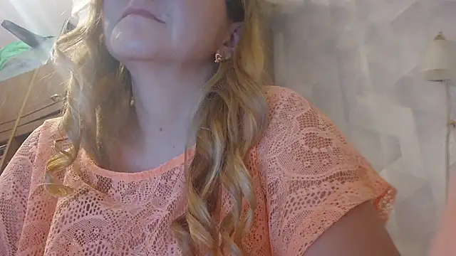 Snapshot of EstrellaWalters chatting on October 7, 2025, 9:17 am EstrellaWalters online show from October 7, 2025, 9:17 am