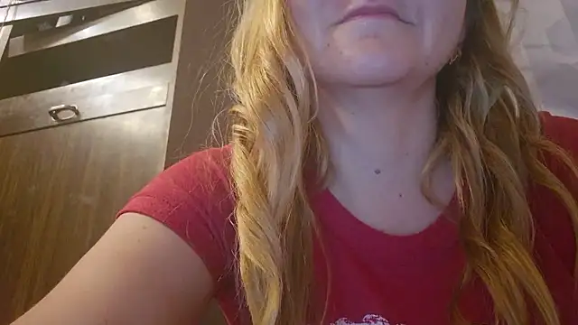 EstrellaWalters online show from November 1, 2025, 4:42 pm