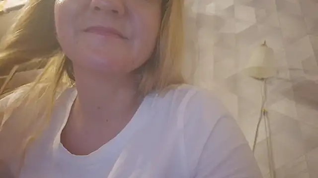 Snapshot of EstrellaWalters chatting on November 8, 2025, 5:56 pm EstrellaWalters online show from November 8, 2025, 5:56 pm