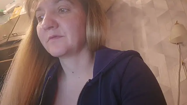 Snapshot of EstrellaWalters chatting on April 21, 2026, 8:42 am EstrellaWalters online show from April 21, 2026, 8:42 am
