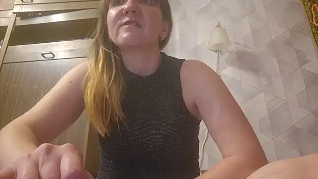 Snapshot of EstrellaWalters chatting on May 22, 2026, 5:51 pm EstrellaWalters online show from May 22, 2026, 5:51 pm