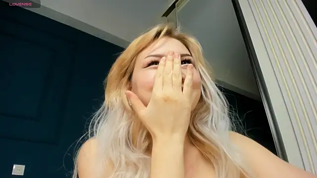 Snapshot of Xiao_Mei_ chatting on December 11, 2024, 1:49 pm Xiao Mei online show from December 11, 2024, 1:49 pm