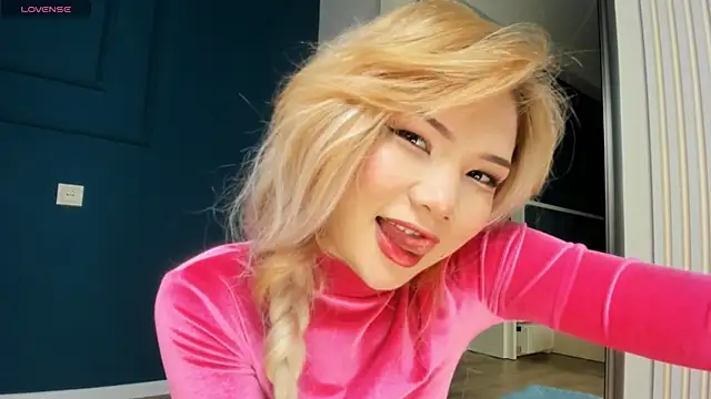 Snapshot of Xiao_Mei_ chatting on December 12, 2024, 2:37 am Xiao Mei online show from December 12, 2024, 2:37 am