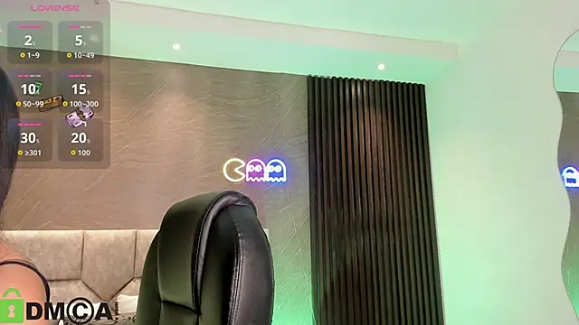 ASHLIE DIXON1 online show from November 15, 2025, 10:48 pm