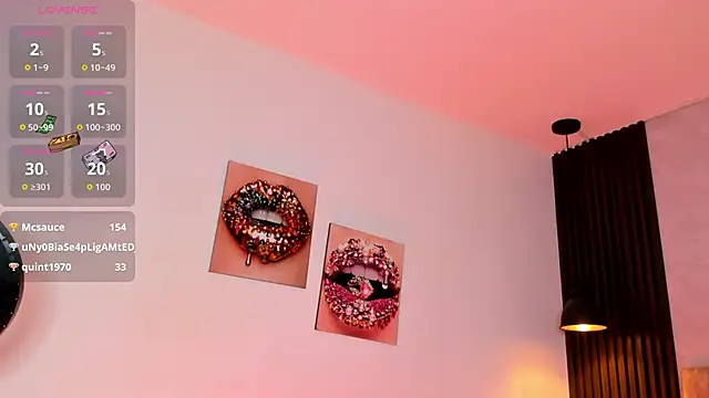 ASHLIE DIXON1 online show from November 18, 2025, 11:03 am