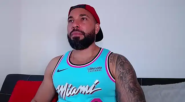 Snapshot of roman_muscle chatting on December 5, 2024, 8:55 pm roman muscle online show from December 5, 2024, 8:55 pm