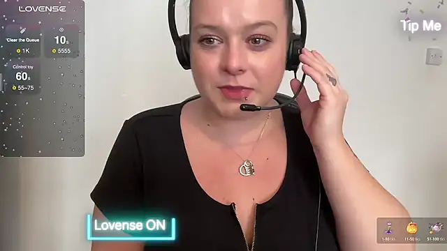 NaughtyWifeUK online show from December 2, 2024, 12:18 pm