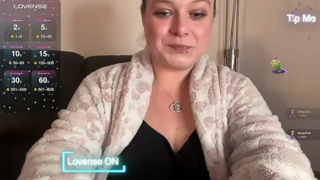 NaughtyWifeUK online show from December 19, 2024, 10:53 pm