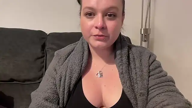 NaughtyWifeUK online show from March 11, 2025, 11:59 pm