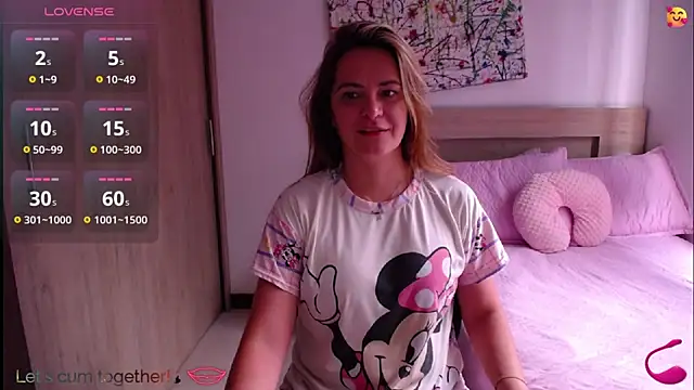 Snapshot of ParisW chatting on September 22, 2025, 12:40 pm ParisW online show from September 22, 2025, 12:40 pm