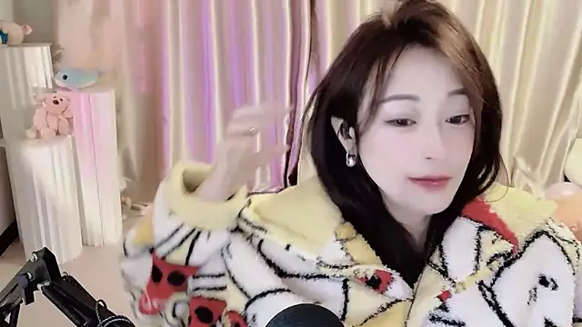 Daisy-77 online show from January 12, 2025, 5:44 pm