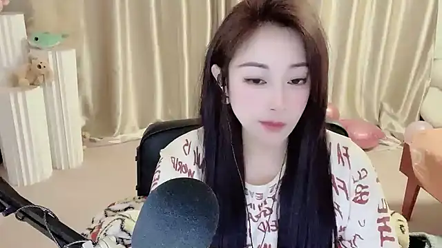 Daisy-77 online show from January 14, 2025, 6:07 pm