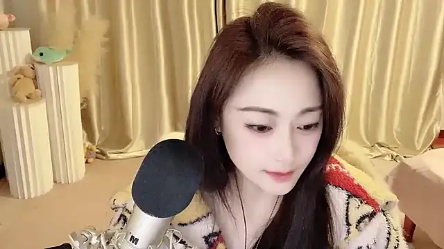 Daisy-77 online show from February 13, 2025, 5:54 pm