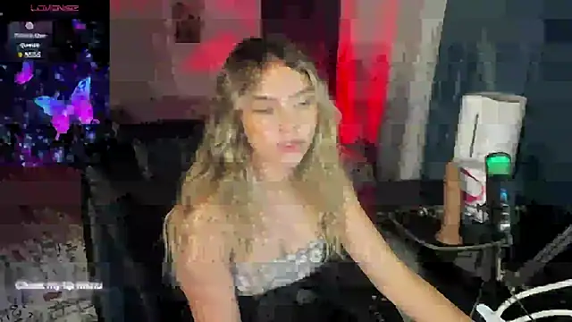 Snapshot of LoolitaBeauty_ chatting on January 19, 2025, 5:58 am LoolitaBeauty online show from January 19, 2025, 5:58 am