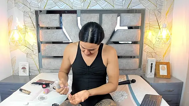 Alison Chan  online show from February 14, 2026, 2:25 pm