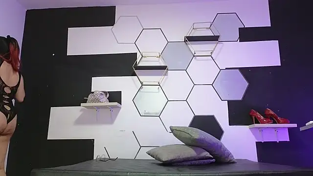 alondrabigtits online show from September 17, 2025, 11:23 am