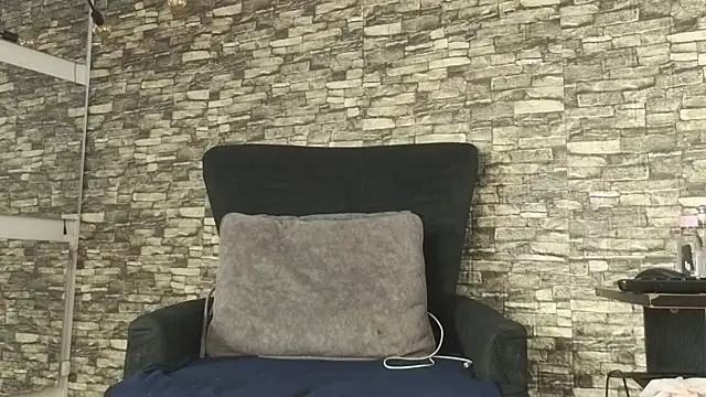 alondrabigtits online show from November 22, 2025, 12:37 pm