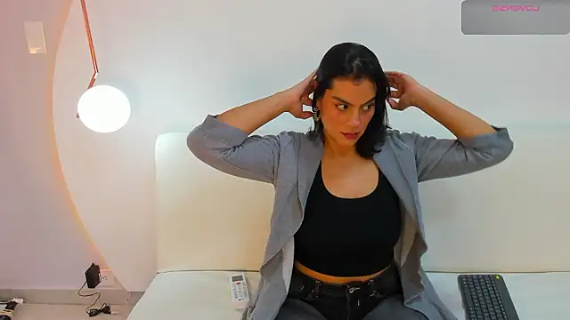 Ada Monroe10 online show from January 16, 2026, 1:26 pm