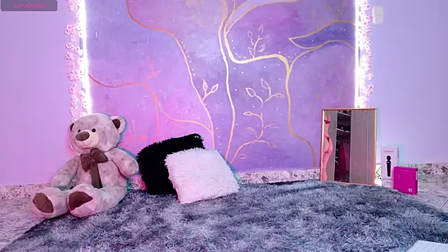 Snapshot of RileySkye chatting on May 2, 2026, 6:57 pm RileySkye online show from May 2, 2026, 6:57 pm