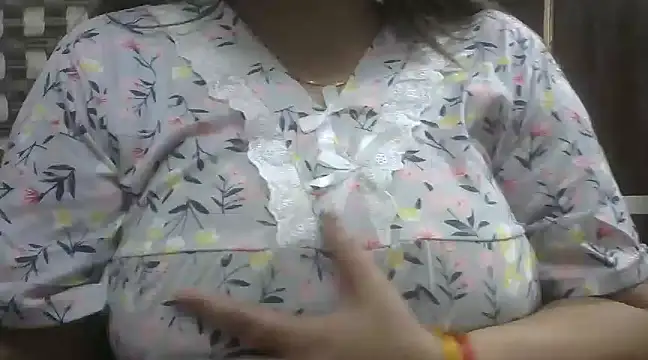 Snapshot of bhabhi_jaan11 chatting on March 21, 2025, 8:18 pm bhabhi jaan11 online show from March 21, 2025, 8:18 pm