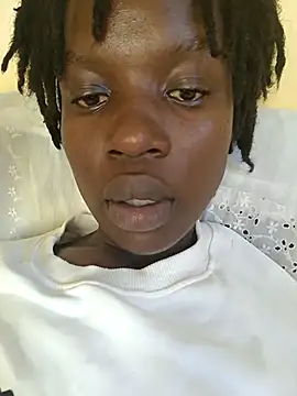 Juicylittle slute online show from October 12, 2025, 4:33 am