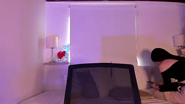  ashleymiller online show from March 8, 2025, 7:20 pm