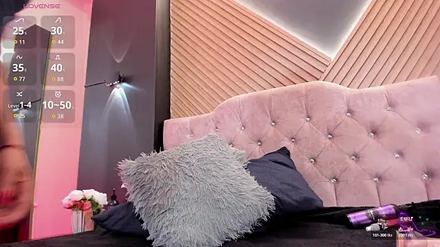 FelinaJohnson online show from April 15, 2026, 8:20 pm