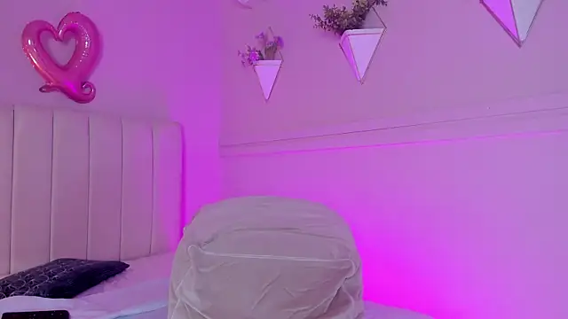 Snapshot of _bianca_18 chatting on February 28, 2025, 6:31 pm bianca 18 online show from February 28, 2025, 6:31 pm