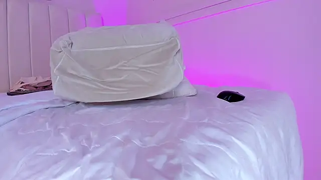 Snapshot of _bianca_18 chatting on March 9, 2025, 6:21 pm bianca 18 online show from March 9, 2025, 6:21 pm