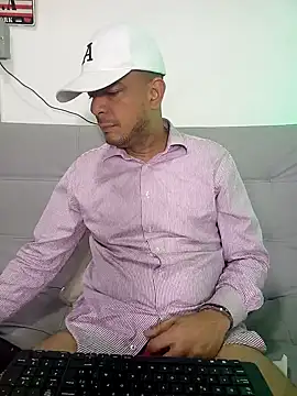 latinmartin73 online show from February 20, 2025, 1:03 am