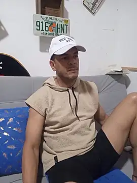 latinmartin73 online show from November 8, 2025, 9:24 pm