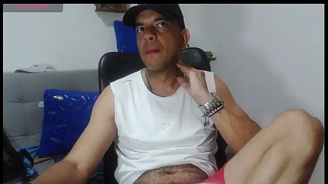 latinmartin73 online show from March 28, 2026, 12:32 am