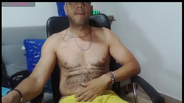 latinmartin73 online show from March 28, 2026, 1:22 pm