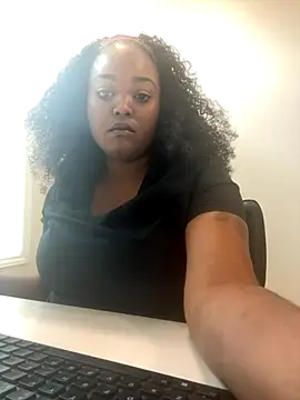 Snapshot of itsprettyfee chatting on September 18, 2025, 6:43 pm itsprettyfee online show from September 18, 2025, 6:43 pm