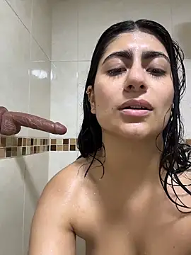 miakhalifaaa  online show from February 21, 2026, 9:27 pm