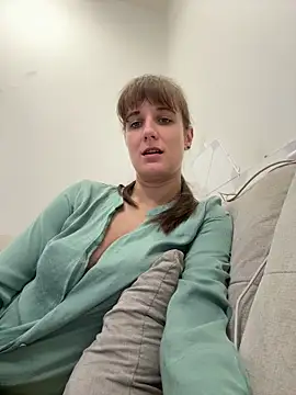 jennifer11772 online show from March 25, 2026, 11:27 am