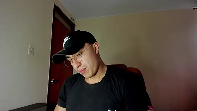 Leoknight online show from February 13, 2025, 10:33 pm