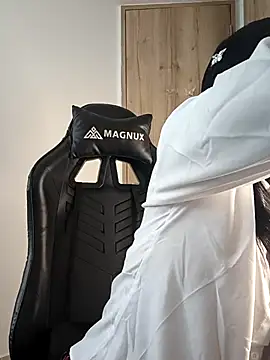 Kiitygirl online show from October 31, 2025, 8:21 pm