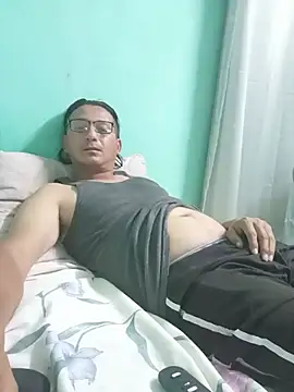 Andresguz35 online show from July 24, 2026, 3:48 am